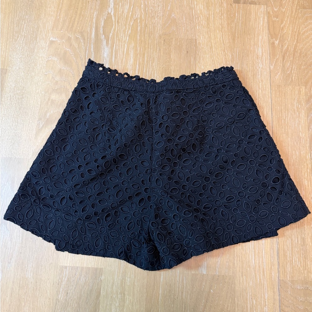 J.Crew Black Eyelet Pull On Shorts Size 6 Lined Summer - Picture 2 of 4